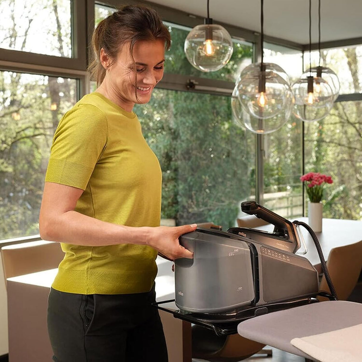 Taghareed Braun CareStyle 7 Pro Steam Generator Iron IS7286BK with 8-bar steam pressure and 2L tank.