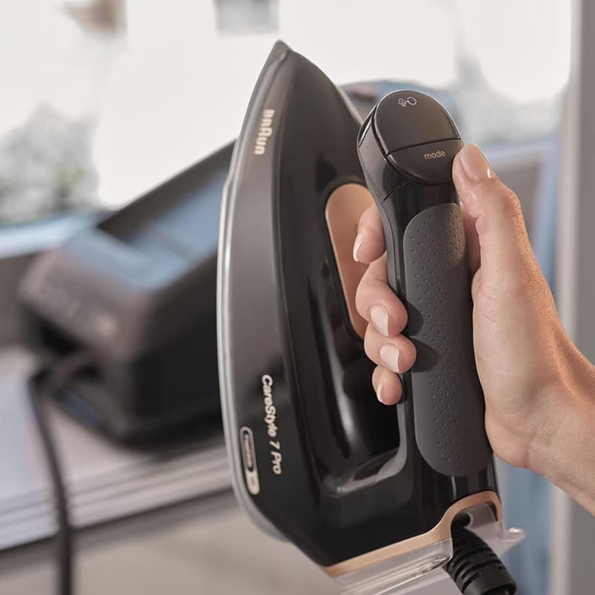 Taghareed Braun CareStyle 7 Pro steam generator iron with FreeGlide 3D technology and iCare Mode, black and rose gold.