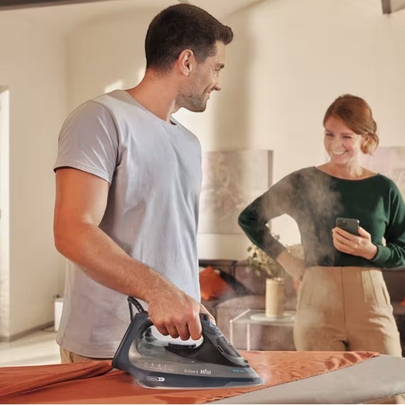 Taghareed Braun TexStyle 9 steam iron with 3200W power and iCare technology, featuring FreeGlide 3D soleplate.