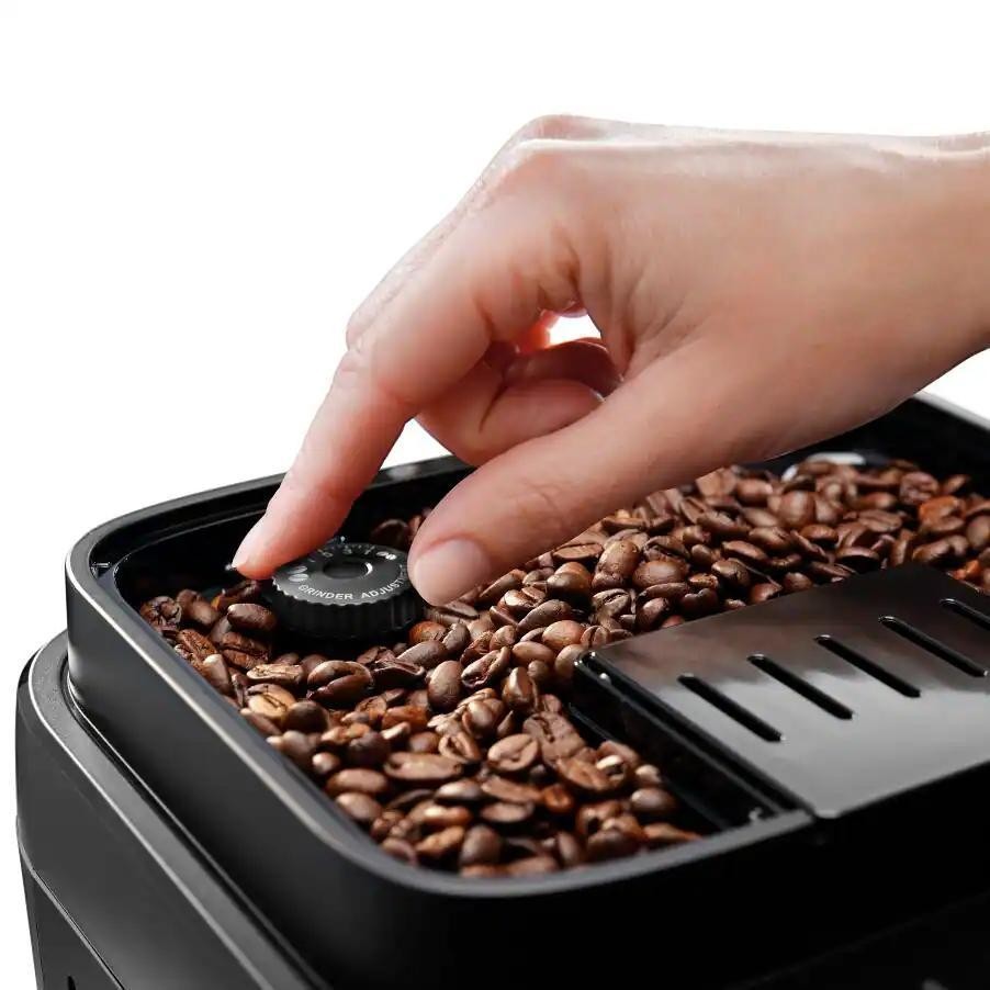 Taghareed De'Longhi Magnifica Evo coffee machine with adjustable grinder setting and coffee beans.