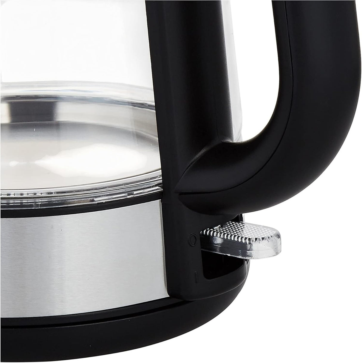 Taghareed Kenwood 1.7L glass kettle with black handle and stainless steel base. Features cordless design and rapid boil.