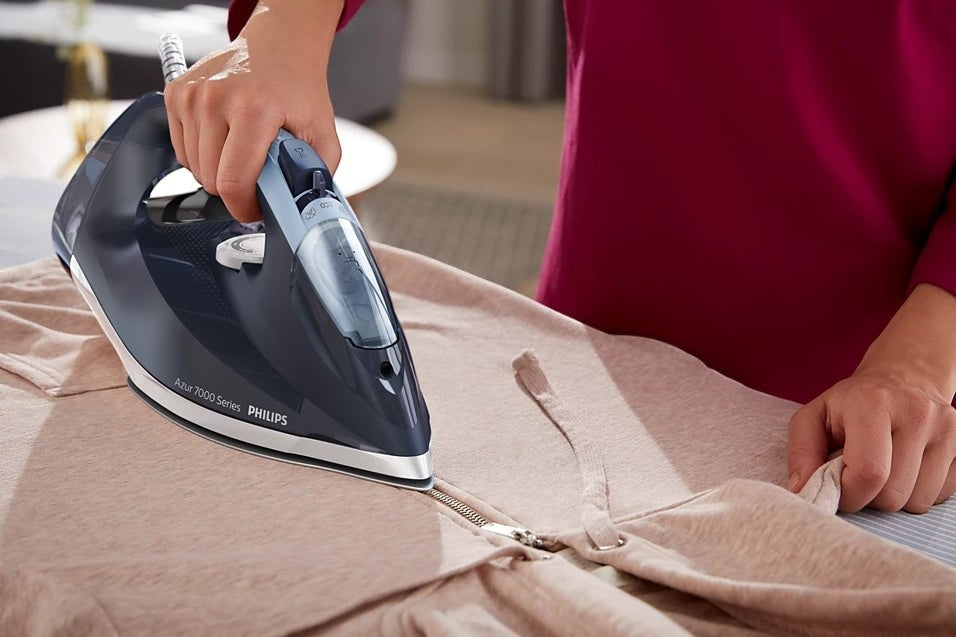 Taghareed Philips 7000 Series DST7030/26 steam iron with SteamGlide Plus soleplate, 2800W, 50g/min steam, 250g steam boost.