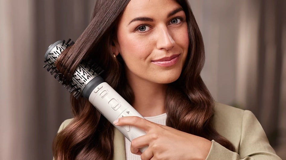 Taghareed Philips 7000 Series Airstyler BHA710/13 with rotating brush for volume and ionic care for shine.