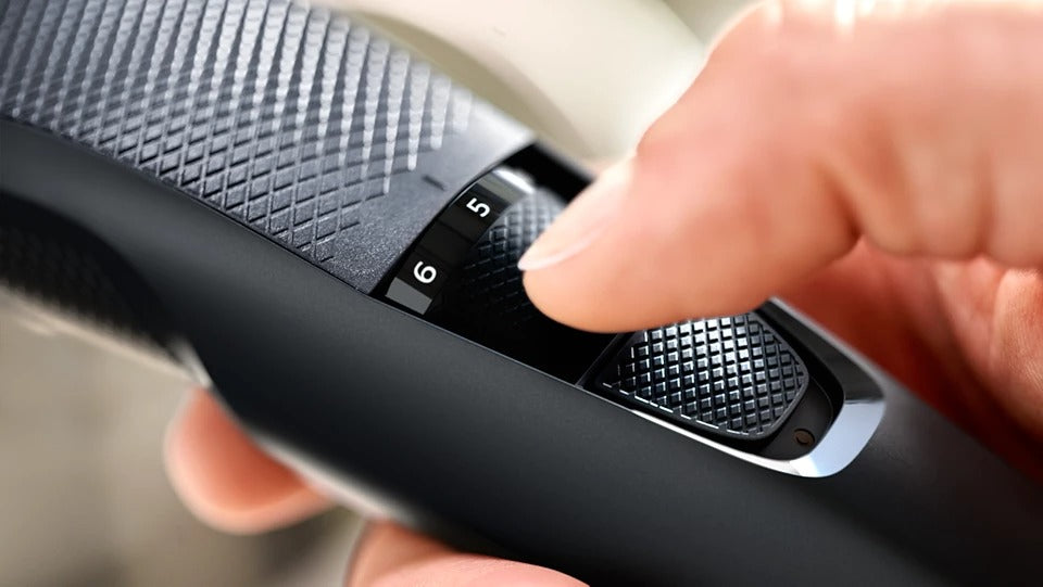 Taghareed black Philips Beardtrimmer Series 3000 BT3208/13 with Lift & Trim technology and 10 length settings.