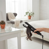 Braun Satin Hair 5 ST510 black hair straightener with ceramic plates, used on dark wavy hair.