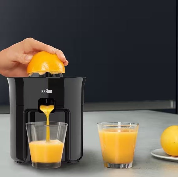 Taghareed Braun CitrusQuick 3 black electric citrus juicer with automatic on/off and direct serve spout.