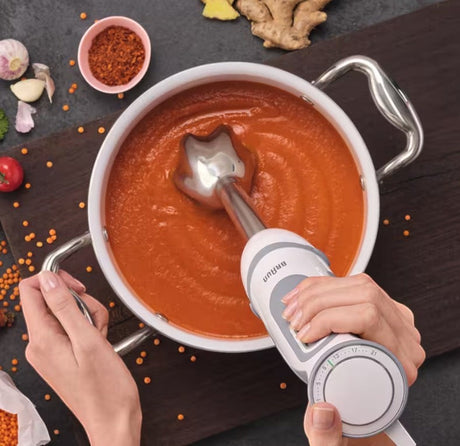 Braun MultiQuick 5 hand blender with 21 speeds and 1000W motor, white and grey, stainless steel shaft, blending soup.