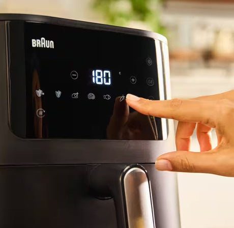 Braun MultiFry 5 air fryer with 6L capacity and 8 auto programs, featuring a digital LED touch screen.