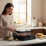 Taghareed CONTI Grill 1800W with non-stick Tefal plates, 90° opening, cooking salmon. Digital display and removable grease tray.