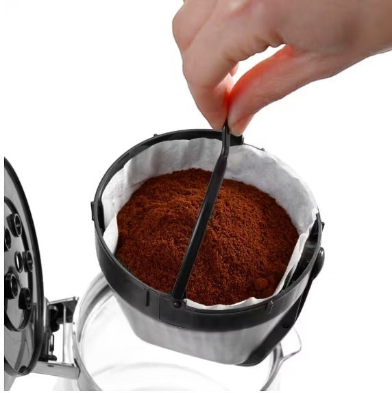 Taghareed De'Longhi ICM17210 filter coffee maker with ground coffee in filter basket