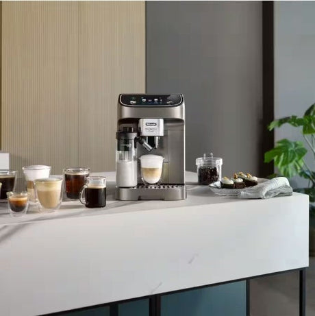 Taghareed De'Longhi Magnifica Evo fully automatic coffee machine in silver with a touch screen, brewing a latte.