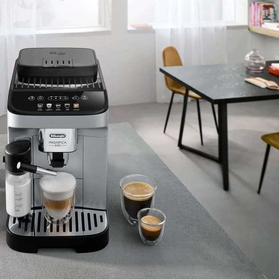 Taghareed De'Longhi Magnifica Evo automatic coffee machine in silver and black, with LatteCrema system and touchscreen.