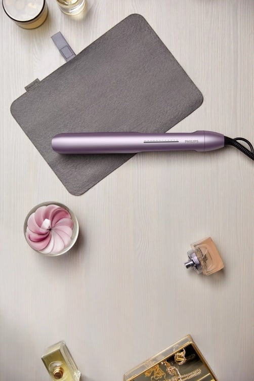 Taghareed Philips 5000 Series purple hair straightener with ThermoShield technology and 2x Ionic Care.