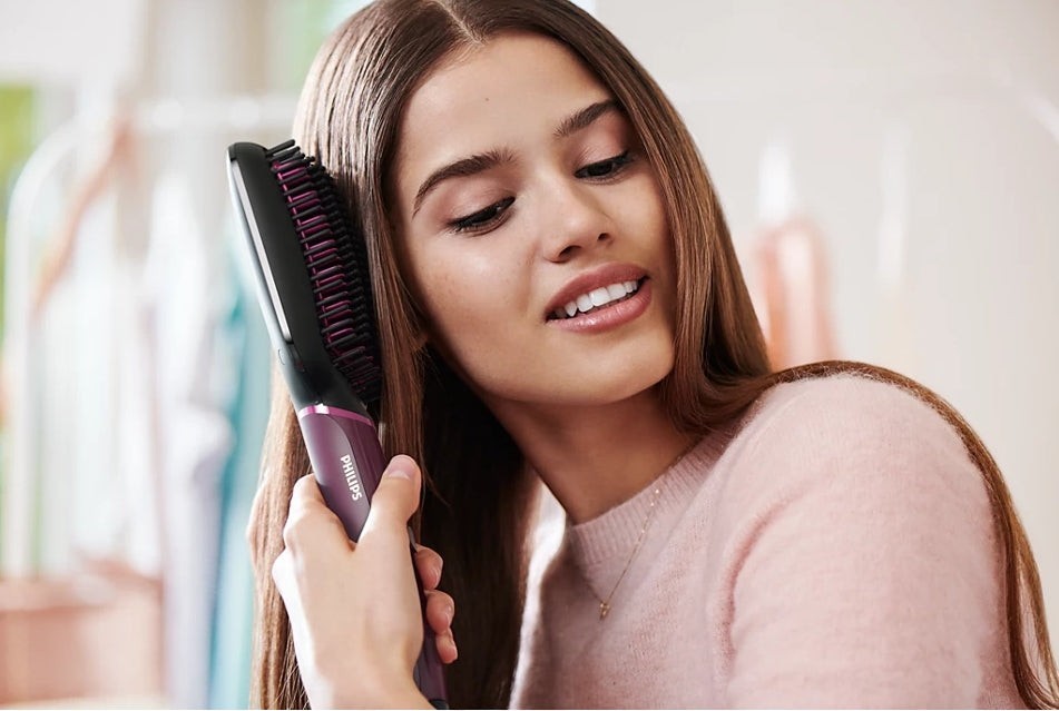 Taghareed Philips 5000 Series heated straightening brush with keratin-infused ceramic coating, purple and black.