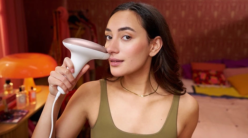 Taghareed Philips Lumea Advanced IPL 7000 Series BRI921/60 hair removal device with skin tone sensor and 5 energy levels.