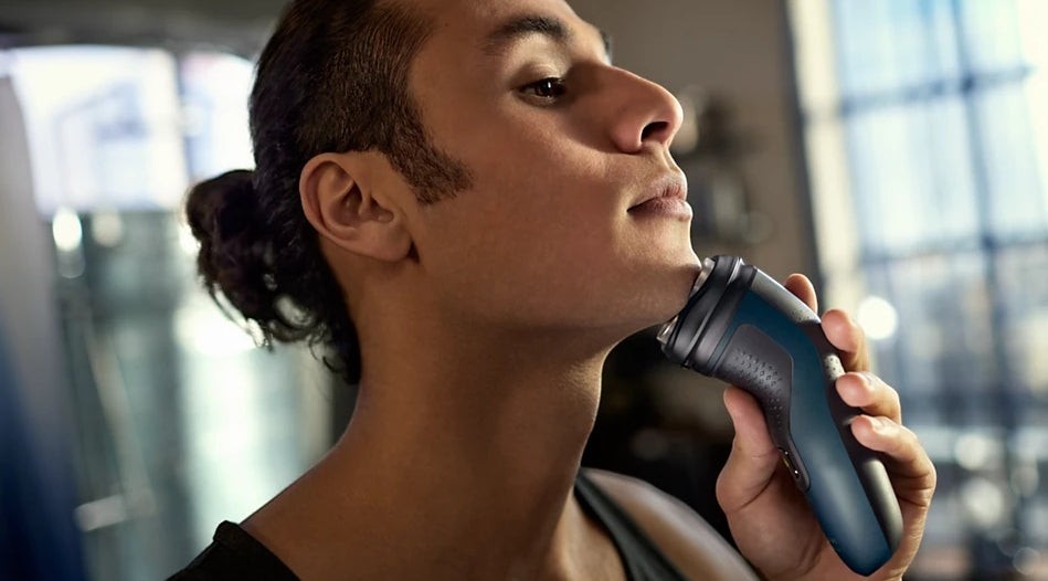 Taghareed Philips Series 1000 S1151/00 electric shaver with 3D floating heads and ComfortCut blades for a close shave.